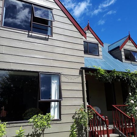 タウマルヌイ Rangaroa Heights Bed & Breakfast エクステリア 写真