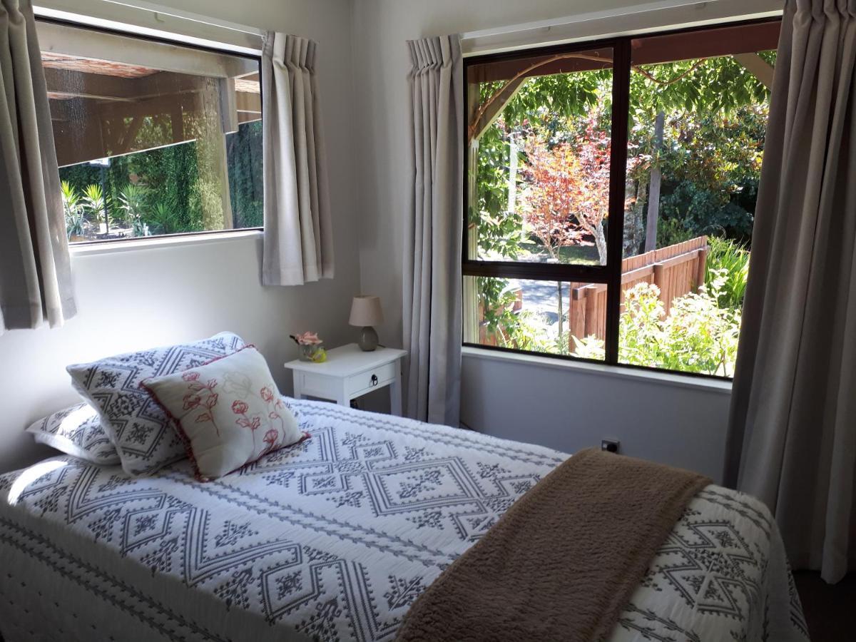 タウマルヌイ Rangaroa Heights Bed & Breakfast エクステリア 写真