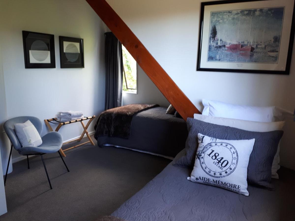 タウマルヌイ Rangaroa Heights Bed & Breakfast エクステリア 写真