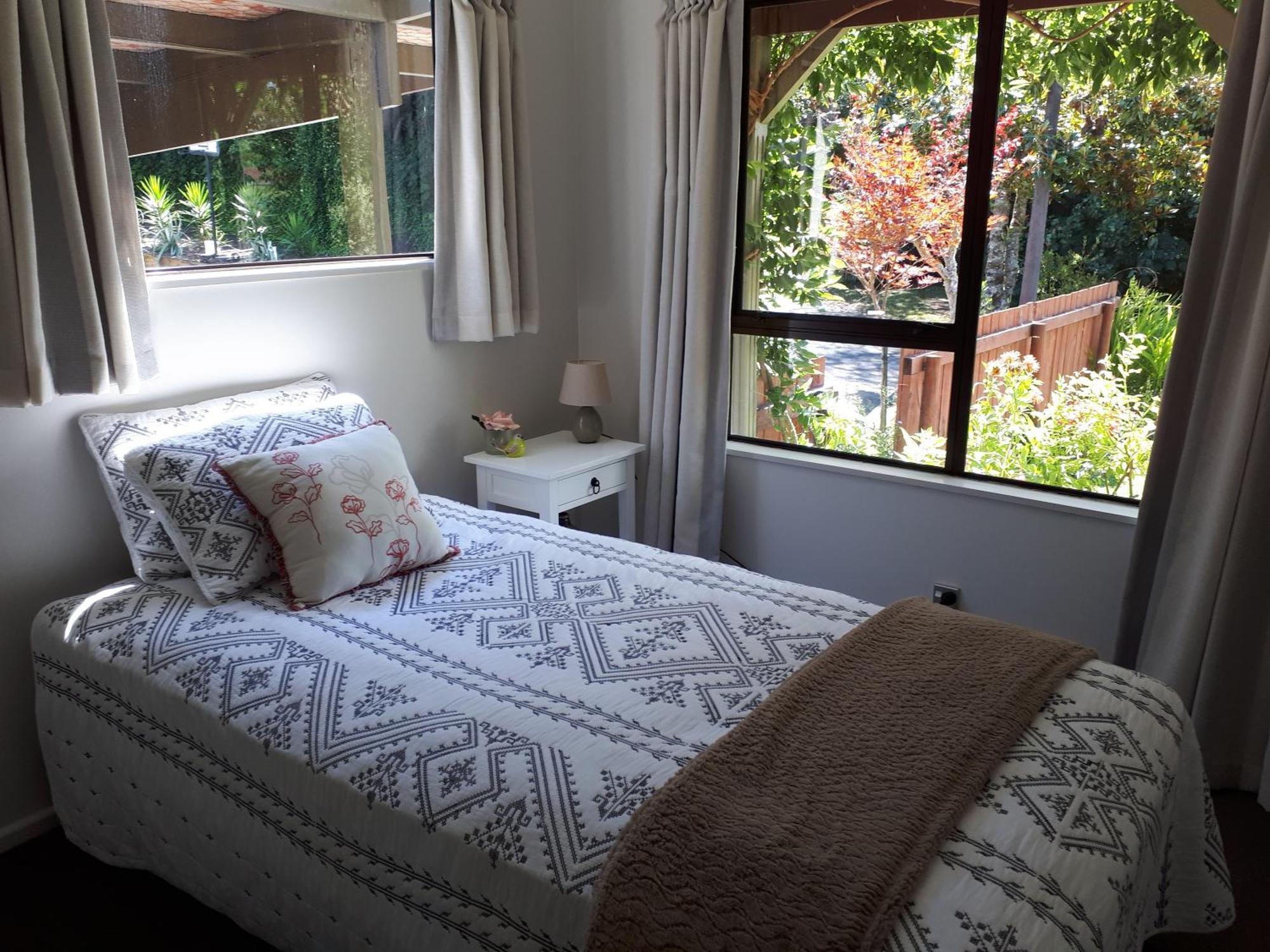 タウマルヌイ Rangaroa Heights Bed & Breakfast エクステリア 写真
