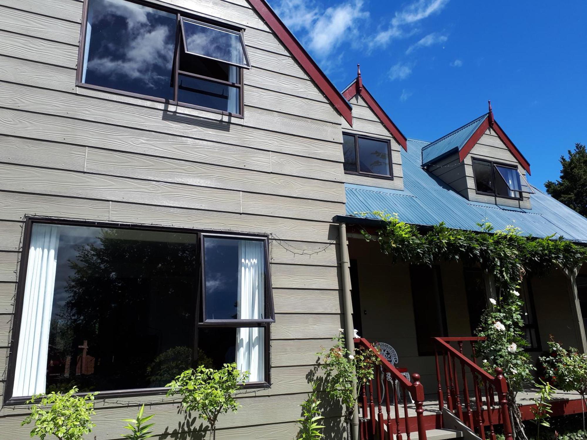 タウマルヌイ Rangaroa Heights Bed & Breakfast エクステリア 写真