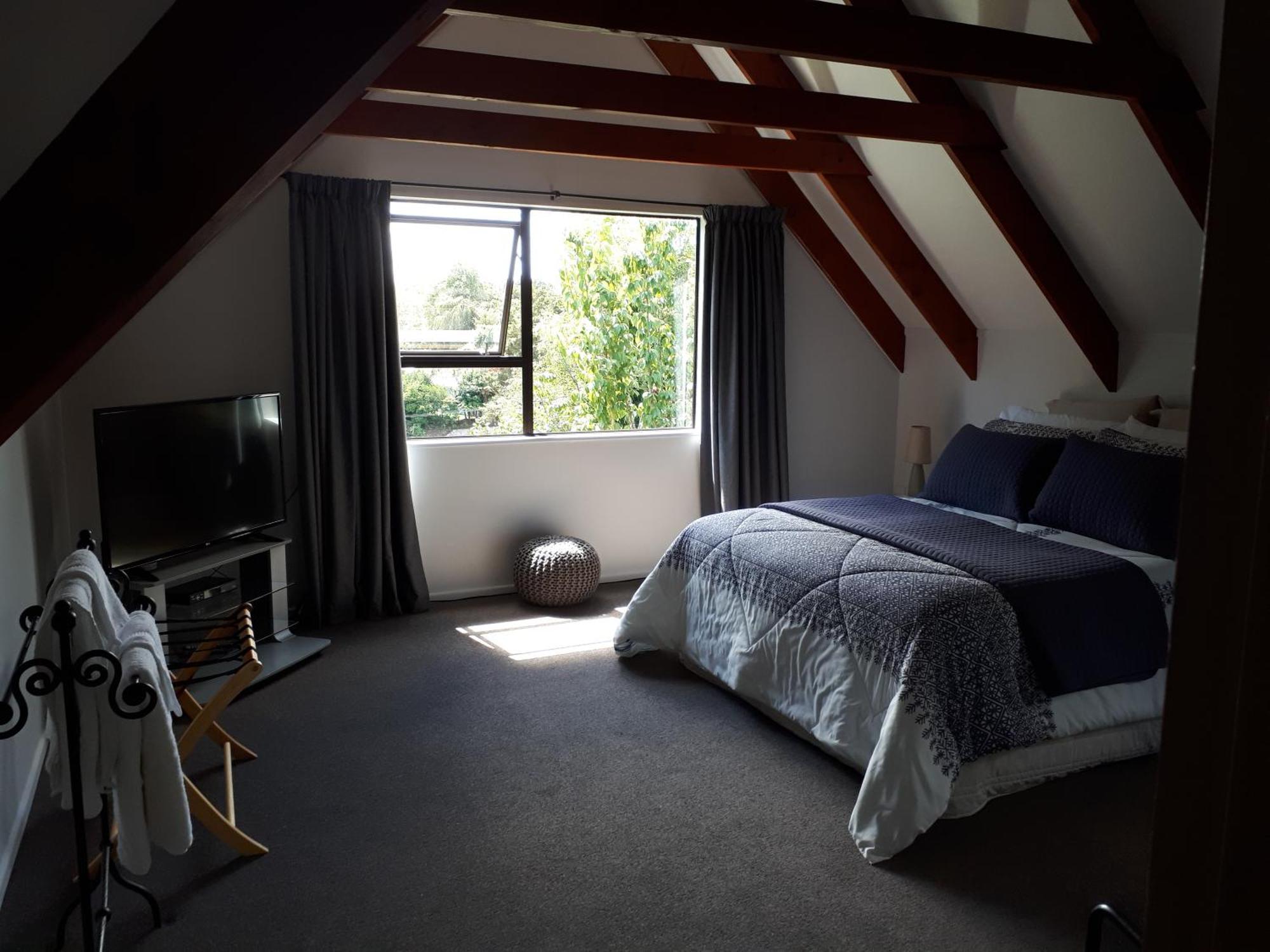 タウマルヌイ Rangaroa Heights Bed & Breakfast エクステリア 写真